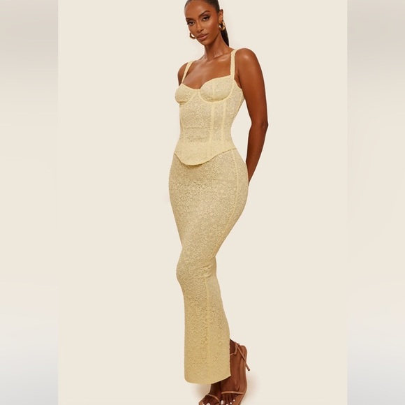 THE CINCHED LACE CORSET MAXI SET IN YELLOW - Picture 1 of 8